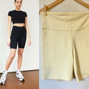Aritzia TnaLIFE™ Atmosphere Super Hi-Rise 7" Short Butter Yellow Size 1X